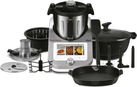 Ufesa TotalChef RK7 – Robot de Cuisine Intelligent Connecté – 2000W – 30 Fonctions – Écran Tactile 7” – Balance Intégrée – 4,5L – WiFi – Argent / Blanc
